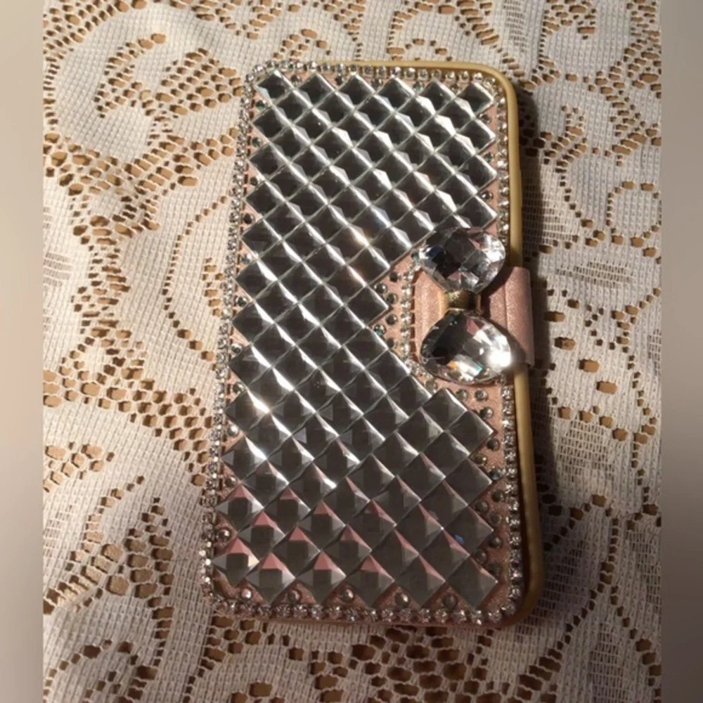 NEW CELL PHONE 7s CASE AND HOLDER CELL PNONE